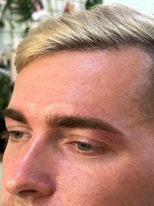 Мужская коррекция бровей с прореживанием