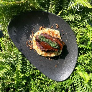Телячья щечка с пармантье и белыми грибами 