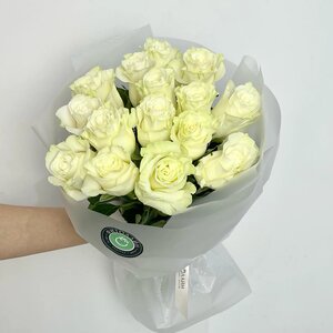 Букет из 15 роз Мондиал