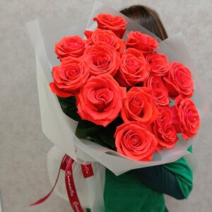Букет из 15 ярких роз