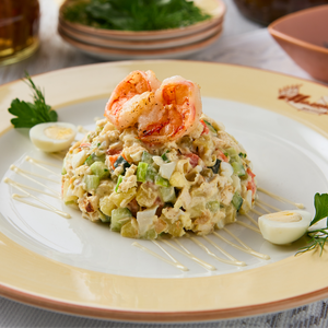 Оливье с курицей и креветкой 