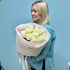 11 белых роз Мондиаль