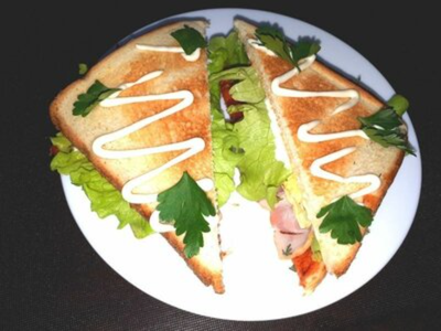 Сэндвич с яйцом и беконом