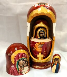 Киот в виде матрёшки из дерева
