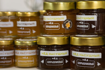 Десятки видов меда