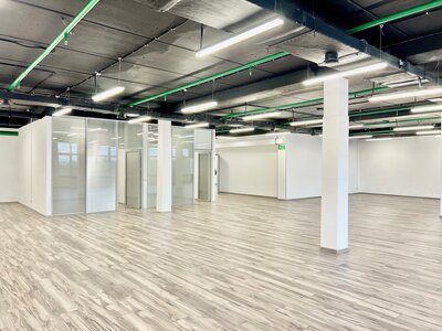 Офис с окном 703,67 м²