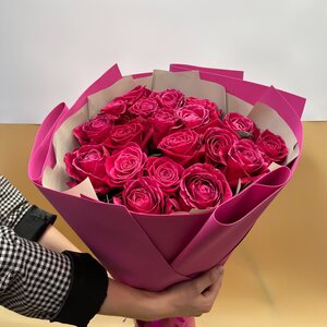 Букет из 17 роз Шангри Ла 70 см