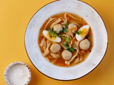 Суп куриный с фрикадельками и лапшой