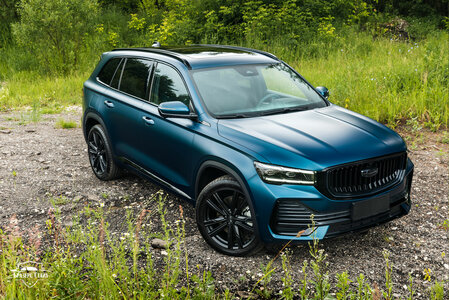 Оклейка Geely Monjaro матовой плёнкой
