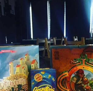 Аренда стола в зоне для проведения настольных игр