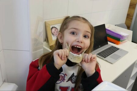 Удаление молочного зуба простое