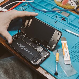 Ремонт Apple IPhone