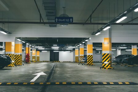 Охраняемая парковка при отеле
