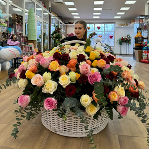 Огромная корзина роз