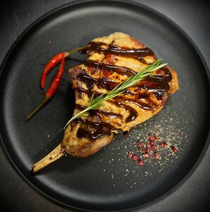 Стейк из свиной корейки Томагавк Tender Pork