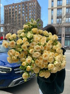 Букеты из кустовых роз