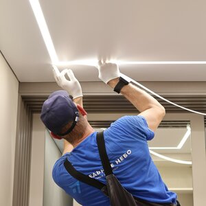 Натяжной потолок со световыми линиями Flexy