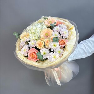 #0120 Светлый букет с кустовой хризантемой, гортензией и
