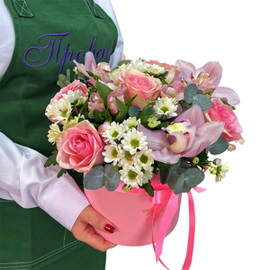 Композиция в шляпной коробке