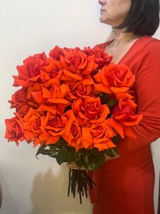 Букет из 15 французских роз алого цвета сорта Нина