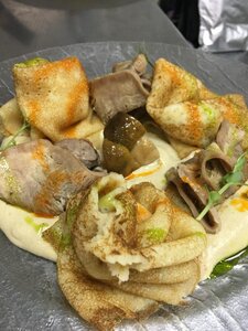 Блинчики с телячьим языком и мусом из Белых грибов