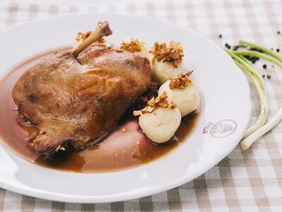 Конфи из утки, капуста красная, картофельные кнедлики
