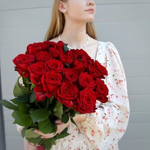 Букет из 25 красных (алых) роз