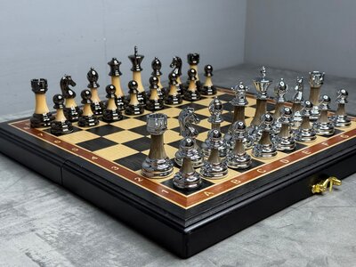 Шахматы подарочные из массива дуба с фигурами