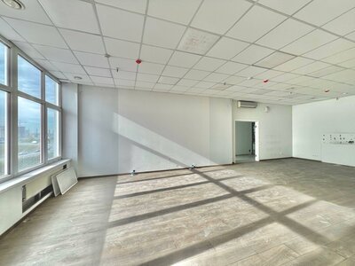 Офис с окном 558 м²