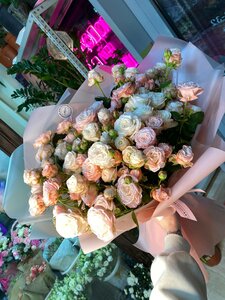 Букет пионовидных роз премиального качества