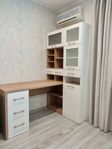 Стол в детскую на заказ