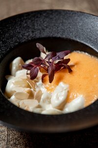 Ньоки с горгондзолой, грецким орехом и пеной из груши