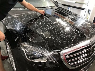 Нанесение антигравийной пленки на кузов автомобиля
