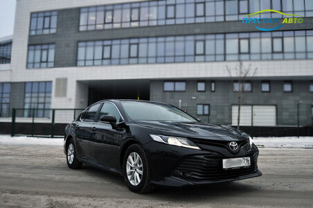Аренда автомобиля с водителем комфорт-класса Toyota Camr