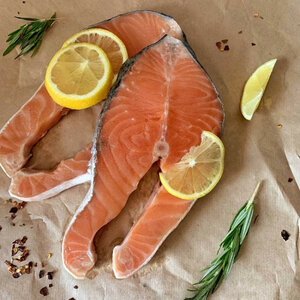 Стейки семги с лимоном и розмарином