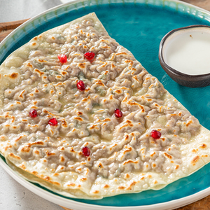 Кутаб с сыром и помидорами