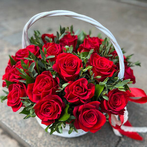 Корзина с розами
