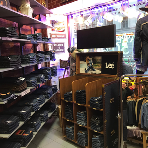 Джинсовая одежда Wrangler-Lee-Levis 