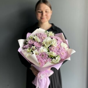 Букет из кустовых хризантем, гвоздик и альстромерий