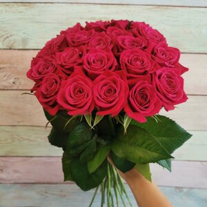 Первоклассные Малиновые розы - 15 шт
