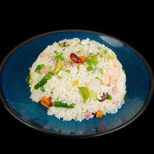 Жареный рис с овощами