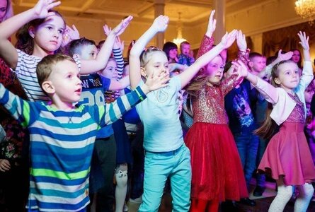 Дискотека для детей в семейном центре Почемучка