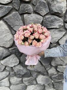 11 кустовых роз в упаковке