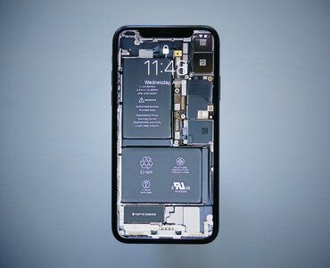 Замена аккумулятора на телефоне