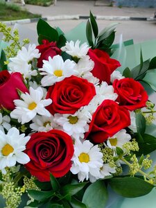 Букет классический круглый с зеленью
