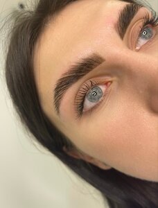 Ламинирование бровей с окрашиванием и Botox