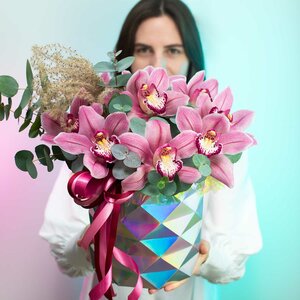 Краснодарфлора Шляпная коробка "Bright Orchids"