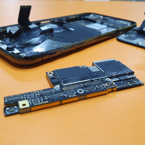 Ремонт материнских плат Apple