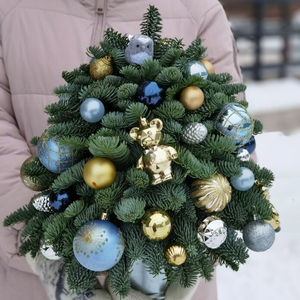 Елочка нежно голубая с золотом