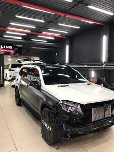 Оклейка цветным автовинилом